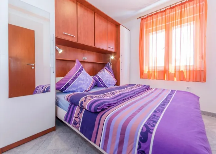 Hudic 3 By Interhome * ויר